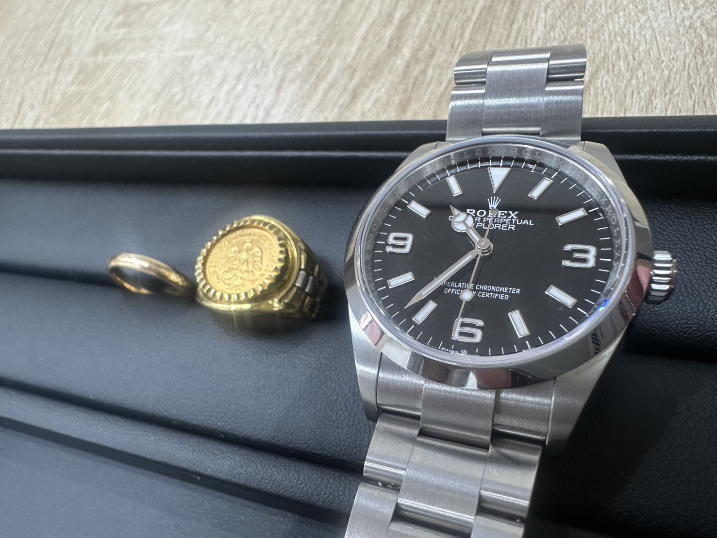 ロレックスエクスプローラーIと貴金属、買い取りさせていただきました！